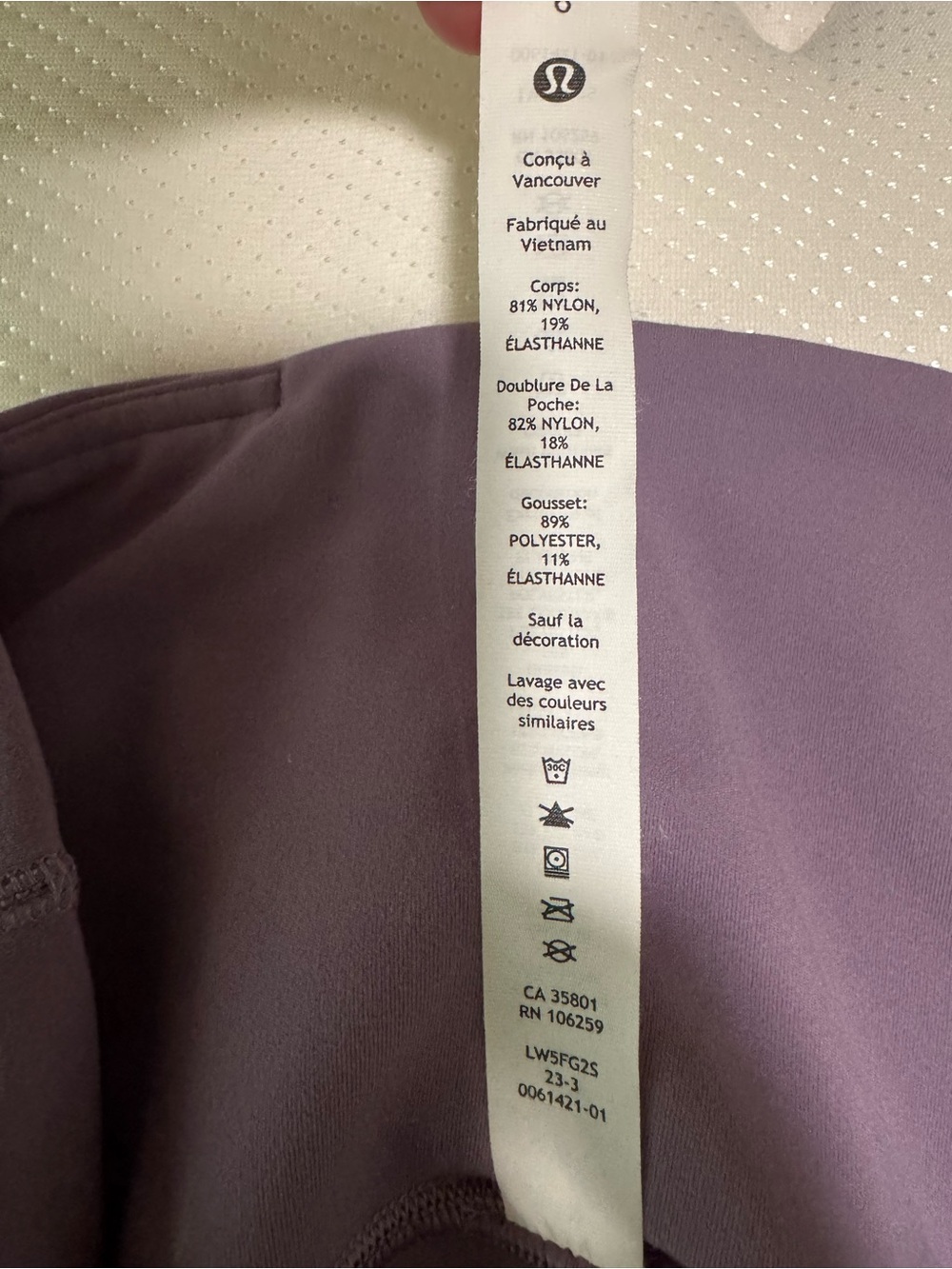 Lululemon Grove Super-High-Rise Flared Pant Size 6 - Picture 5 of 6